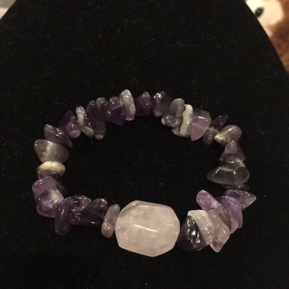 ONE SIZE FITS ALL AMETHYST STRECHY CHUNKY CHIP BEAD BRACELET